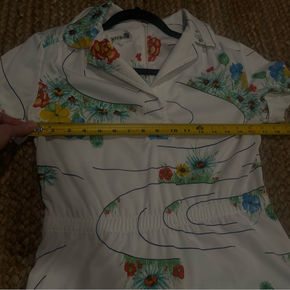 Vintage White Dress with Colorful Floral Design - Picture 10 of 13